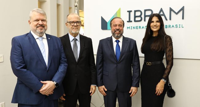 Indústria da mineração homenageia ministro do MME, Alexandre Silveira