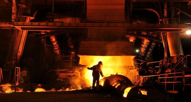 RHI Magnesita lança tecnologia preditiva para canais de corrida de alto-forno