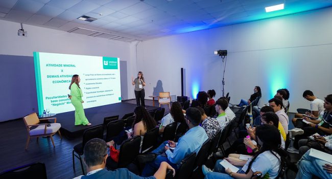Minicurso “Mineração em Perspectiva” aproxima universitários do papel das políticas públicas e das organizações no setor mineral