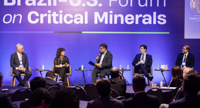 IBRAM modera debate sobre políticas públicas e agregação de valor em minerais críticos