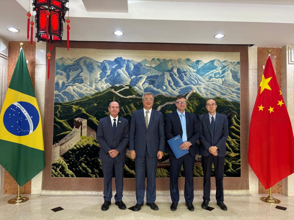 IBRAM e embaixada da China discutem investimentos em minerais críticos e terras raras