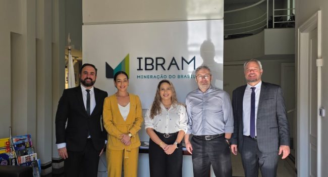 IBRAM recebe representantes da associação Centrorochas para reunião institucional