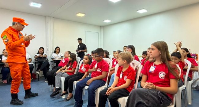 Programa da Lundin Mining Brasil ensina crianças sobre prevenção de incêndios e primeiros socorros