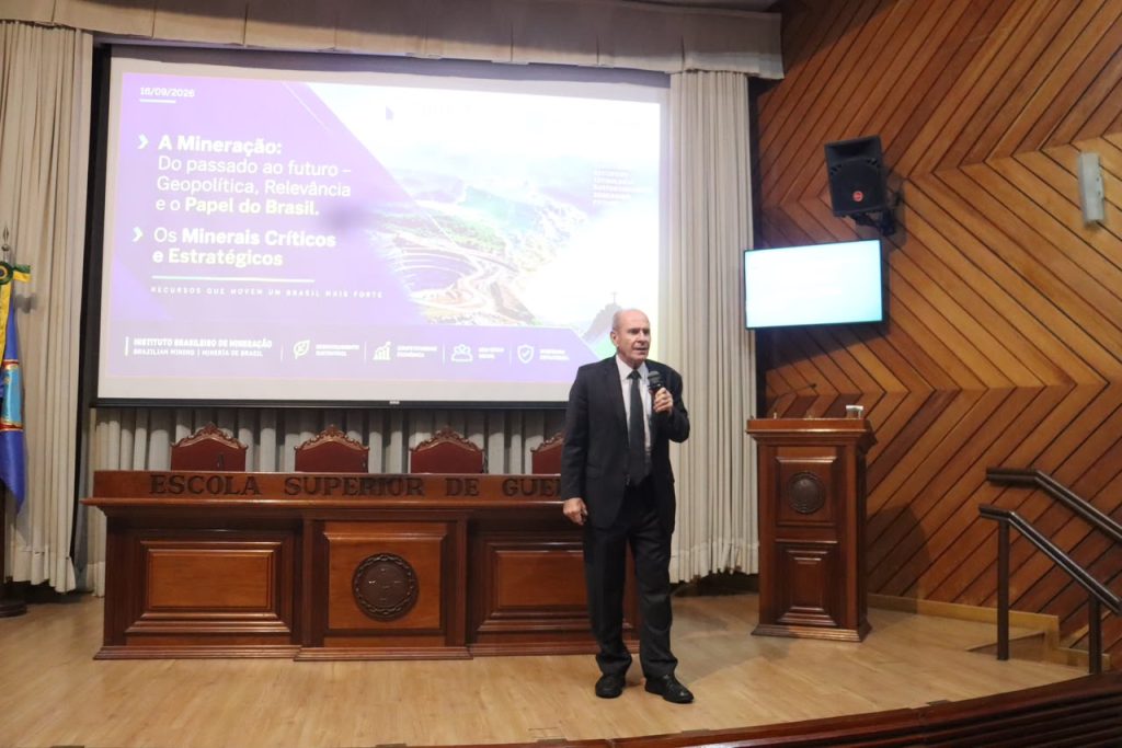 IBRAM participa de debate na Escola Superior de Guerra sobre o papel estratégico da mineração
