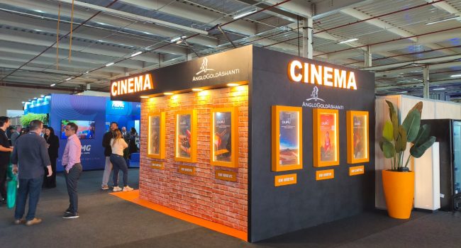 AngloGold Ashanti transforma estande no Imersão Indústria em sala de cinema