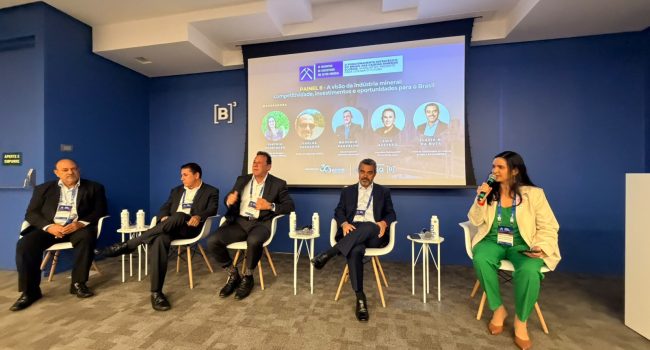 IBRAM modera debate sobre investimentos e competitividade da mineração brasileira