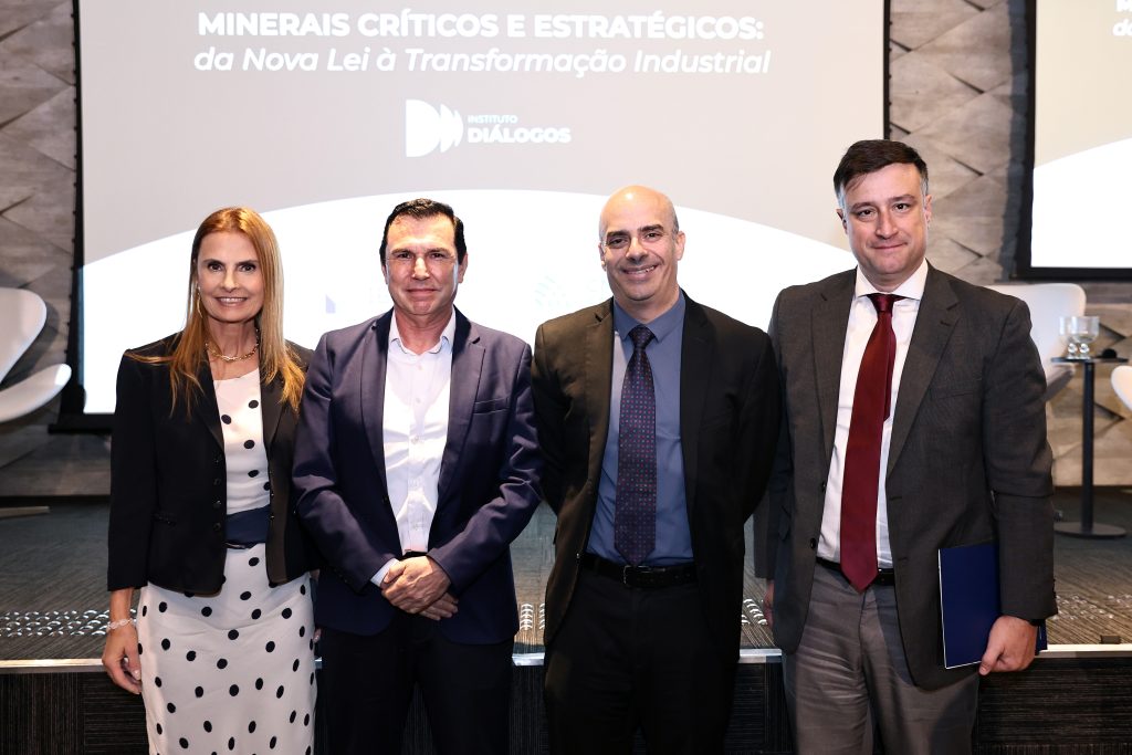 Brasil discute estratégia para transformar minerais críticos em valor e inovação